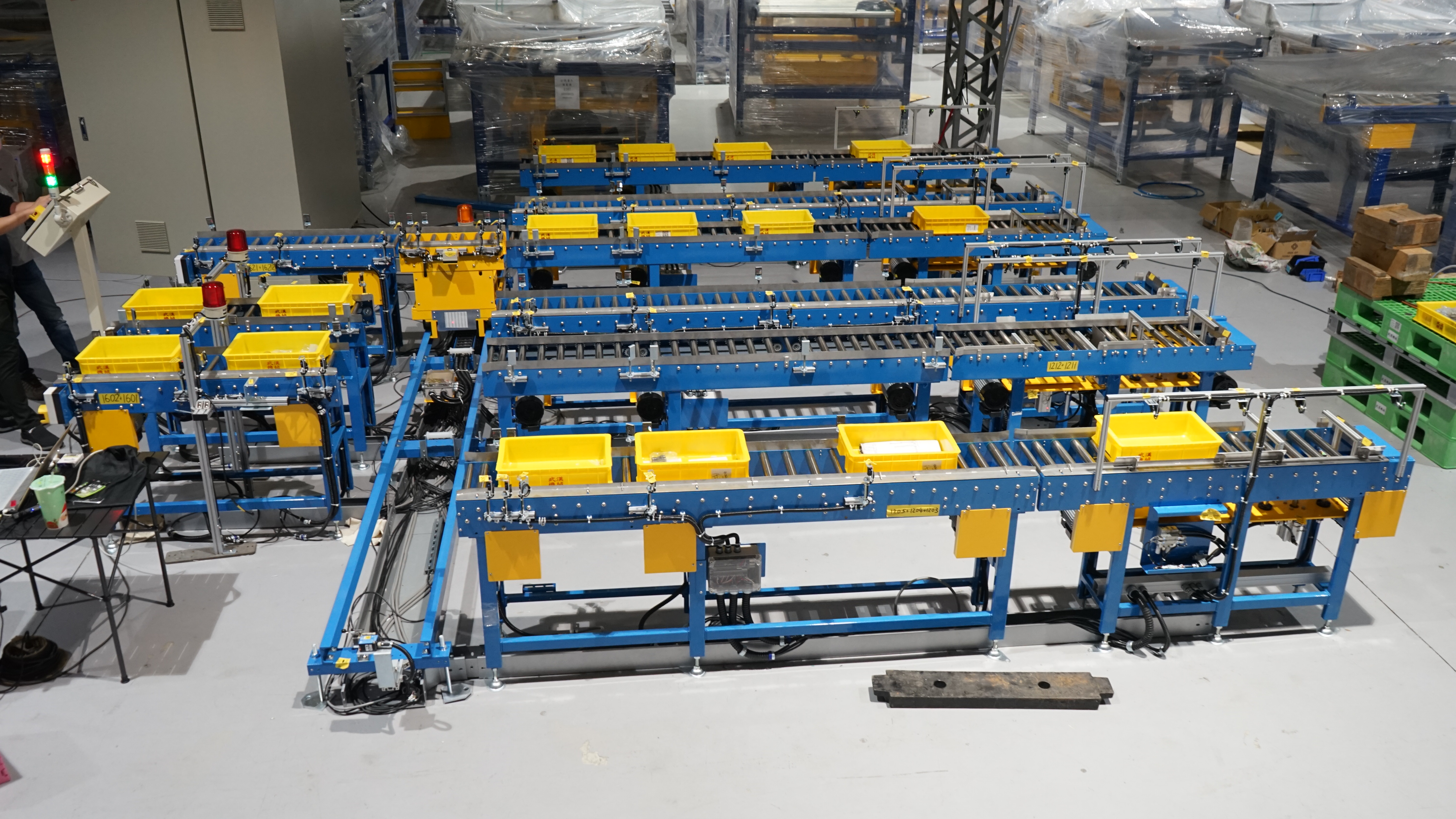 Roller conveyor for box